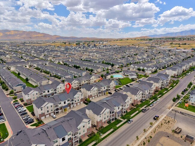 Building Photo - Spacious 3 Bed, 2 Bath Condo in The Exchange – Lehi, UT