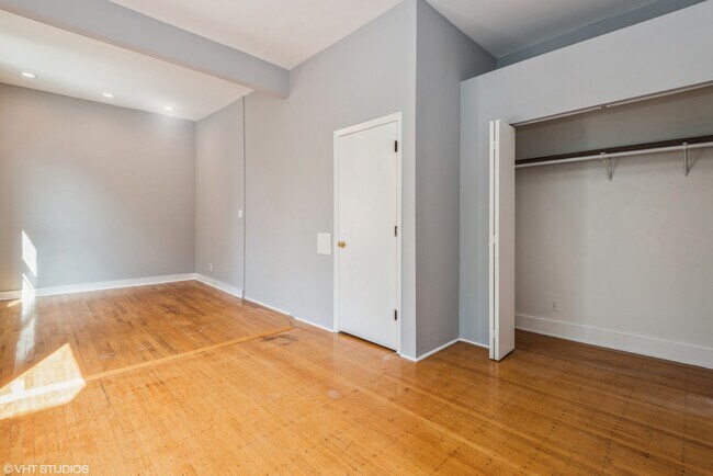 Building Photo - 1633 Oak Ave
