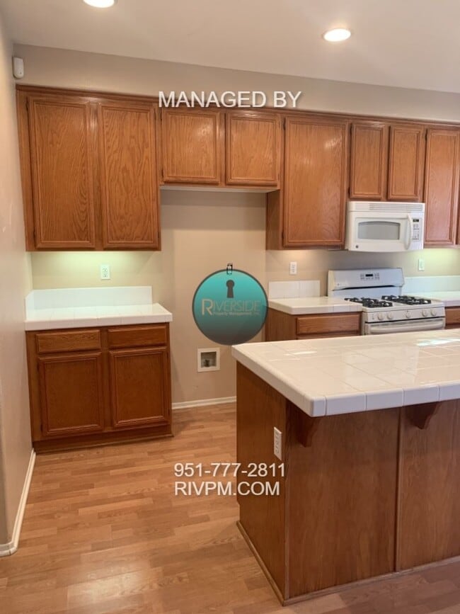 Building Photo - Highly Desirable Orangecrest Location!!!