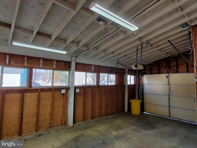 Building Photo - 540 Londontown Rd