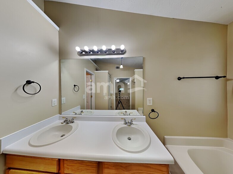 Building Photo - 2673 Berry Ridge Ct