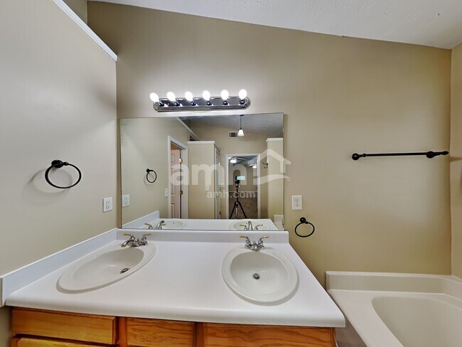 Building Photo - 2673 Berry Ridge Ct