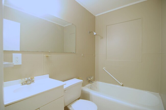 Building Photo - 4110 Broyles Ave SW