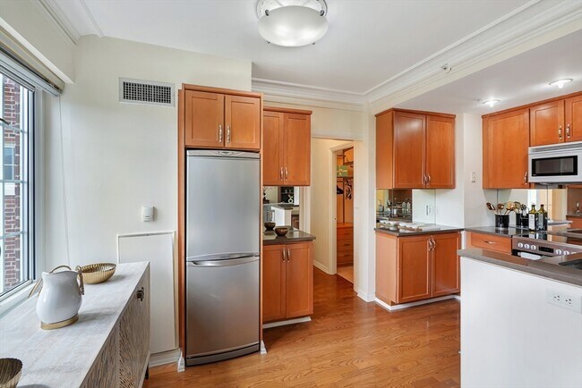 Building Photo - 20 Chapel St