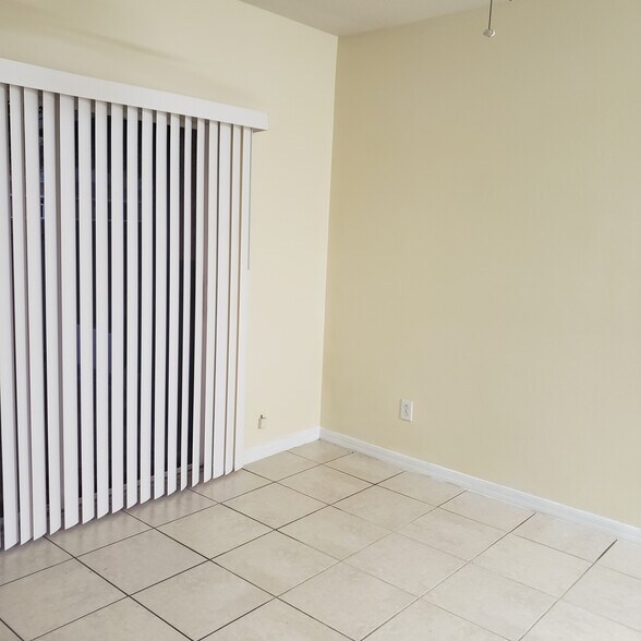 Building Photo - 1243 Charlesworth Dr