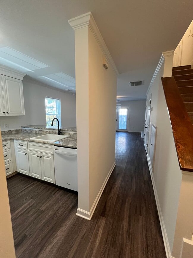 Building Photo - 154 Lullwater Dr