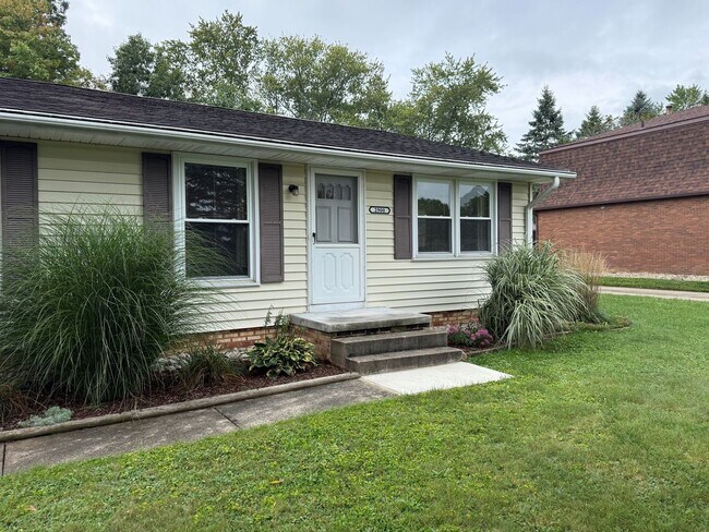 Building Photo - 2900 Thackeray Ave NW