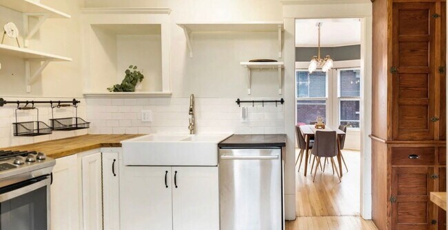 Building Photo - 240 Calkins Ave SE