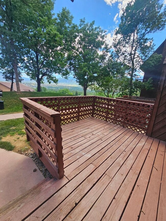 Building Photo - *$500 OFF YOUR FIRST MONTH'S RENT* $1591 -...