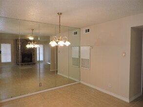 Building Photo - 17401 Red Oak Dr
