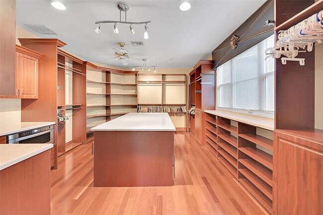 Building Photo - 4200 Coral Hills Dr