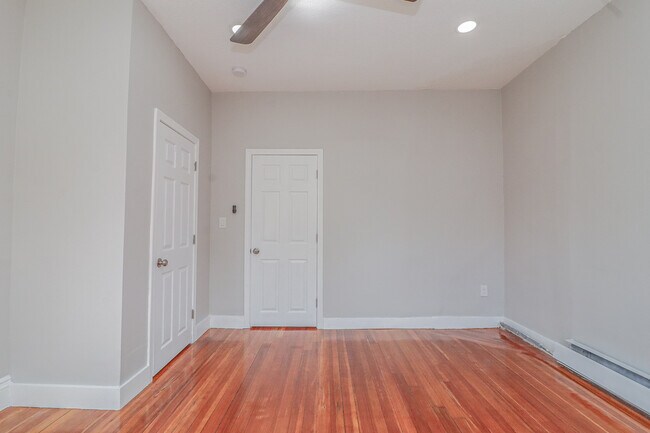 Building Photo - 129 Harrishof St