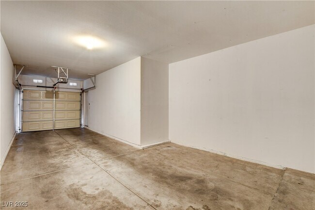 Building Photo - 10550 W Alexander Rd