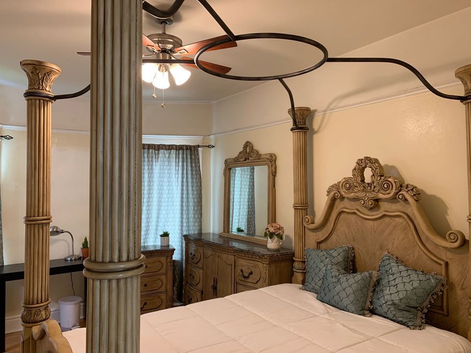 Building Photo - 1374 W 37th Pl