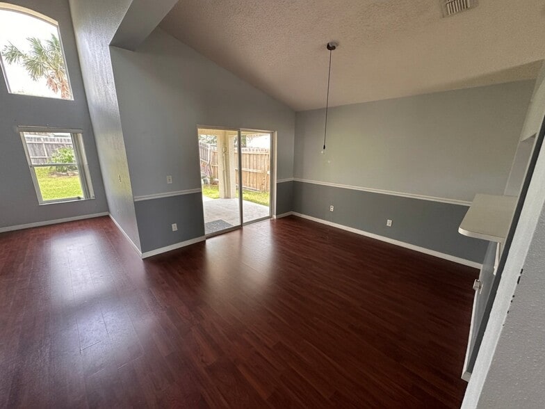 Building Photo - 12550 Castlemain Trail