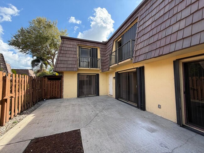 Building Photo - 731 Springdale Cir