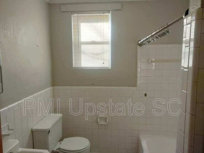 Building Photo - 7 Harts Ct