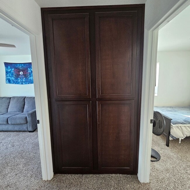 Building Photo - Solar home for Rent!