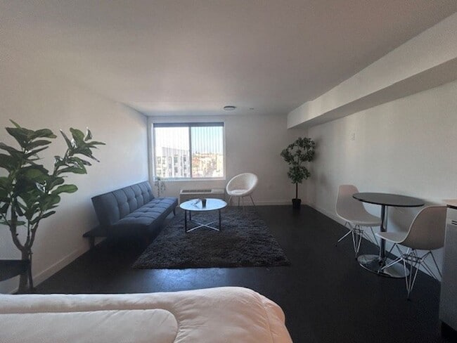 Interior Photo - Harvey Hillcrest