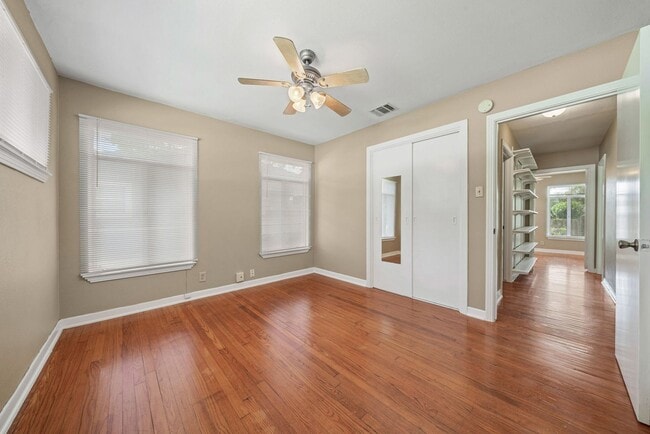 Building Photo - 3 Bedroom/1 Bathroom Ridgeview Subdivision