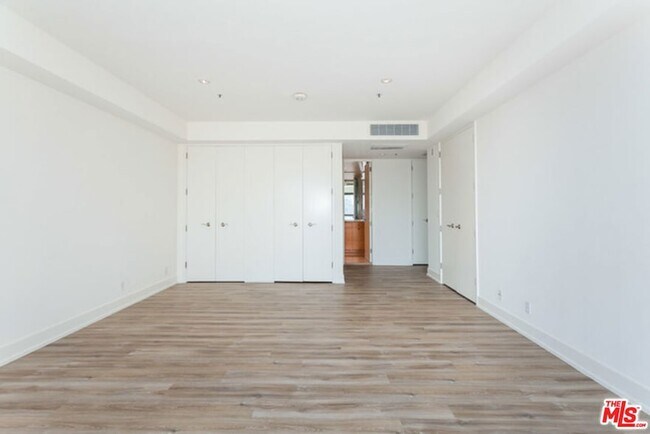 Building Photo - 10750 Wilshire Blvd