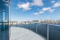 Building Photo - 17111 Biscayne Blvd