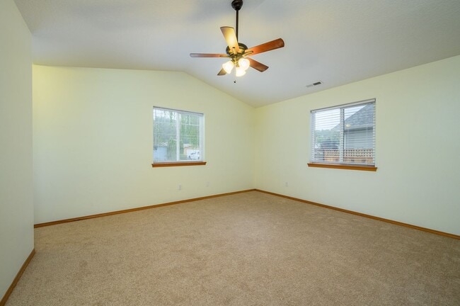 Building Photo - Newly Renovated 3 Bedroom, 2 Bath House in Sheridan