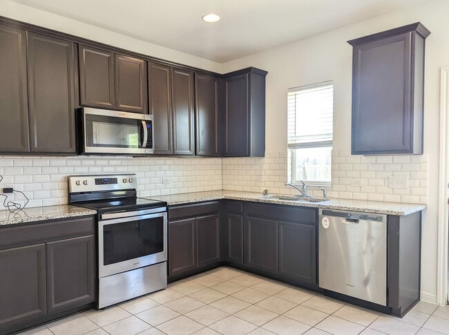 Building Photo - 6510 Routenburn St