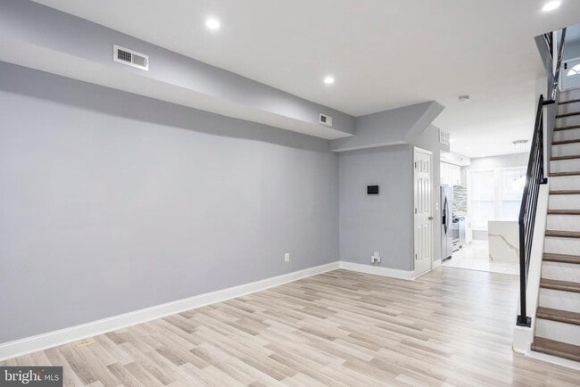 Building Photo - 10 N Ellwood Ave