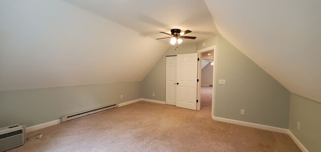 Building Photo - Spacious 5 Bedroom Executive Level Home