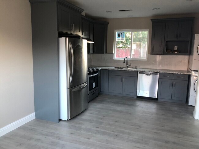 Primary Photo - 181 Cleaves Ave, Unit 2