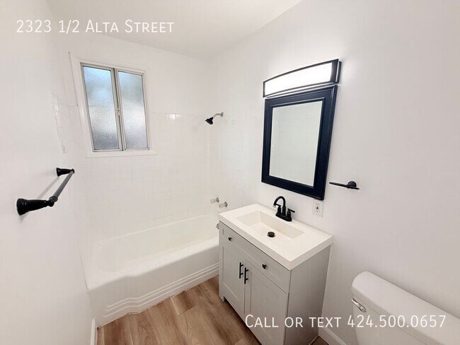 Building Photo - 2323 1/2 Alta Street-