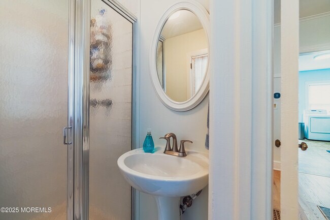 Building Photo - 3 Bath Ave