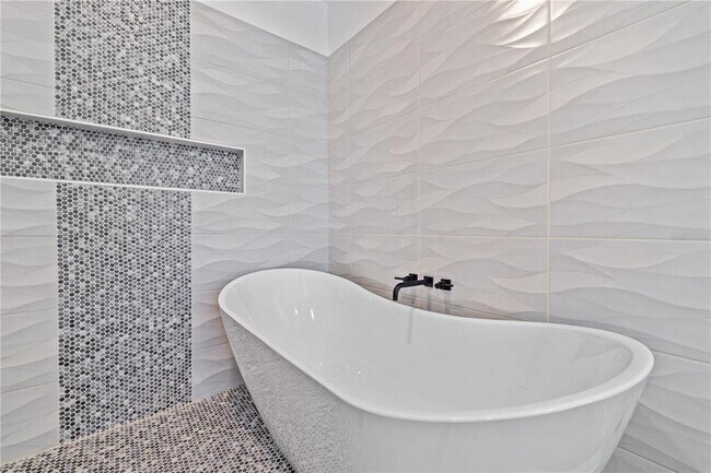 Building Photo - 2727 W Chestnut St