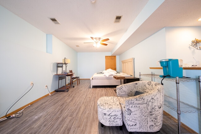 Building Photo - 1039 Fillmore Cir NE