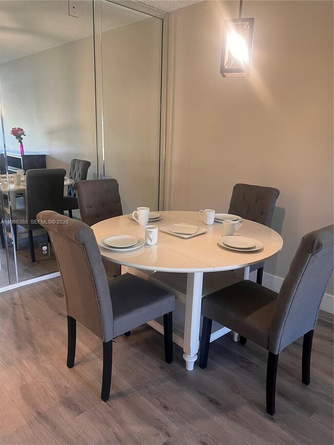 Building Photo - 400 N Riverside Dr