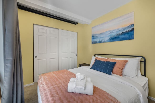 Building Photo - 931 N 35th St