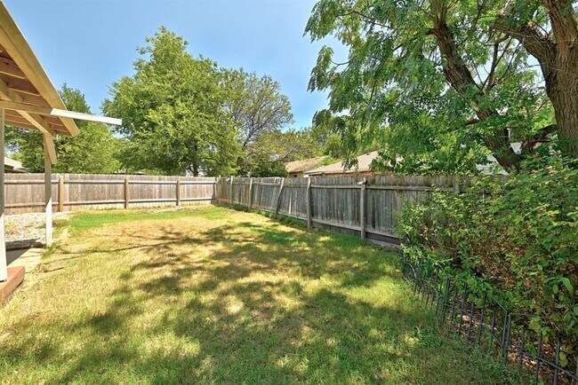 Building Photo - 8909 Romayne Ln