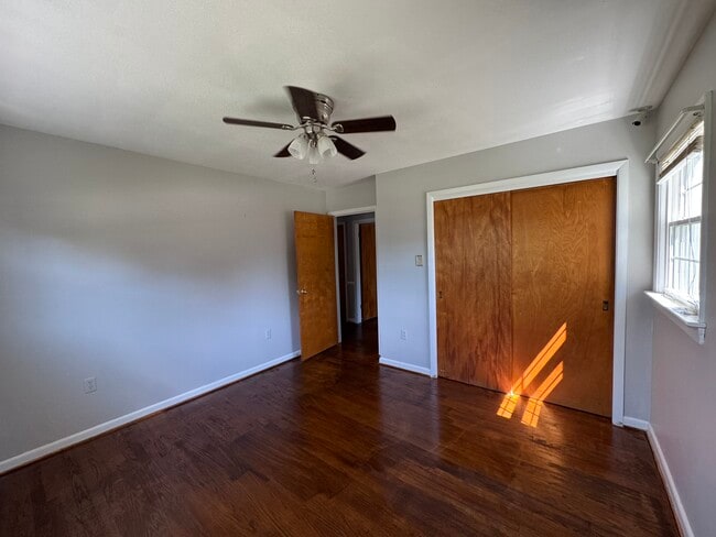 Building Photo - 117 Southerland Dr