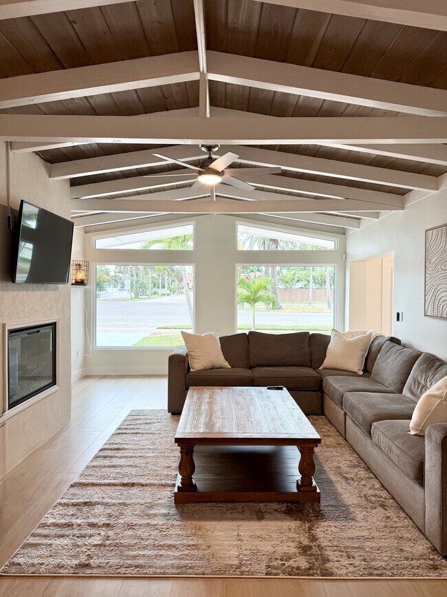 Building Photo - 156 N Boulevard of the Presidents