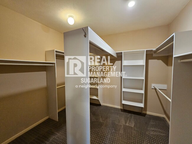 Building Photo - Elegant Living & Modern Comfort in Lexington Creek