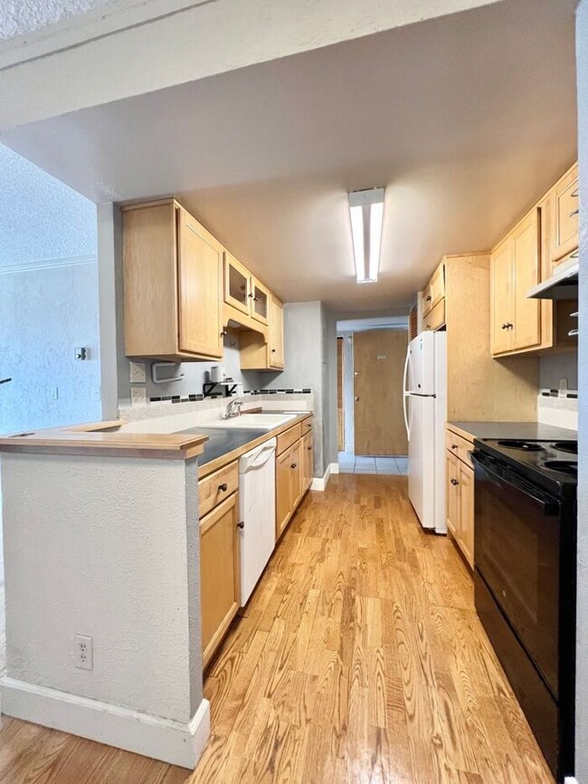 Primary Photo - Downtown Fort Collins 2bd/1.5ba Condo with...