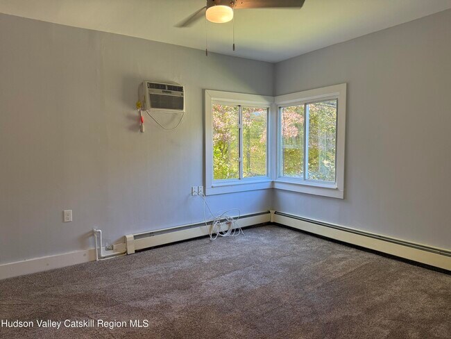 Building Photo - 1050 Lucas Ave Ext