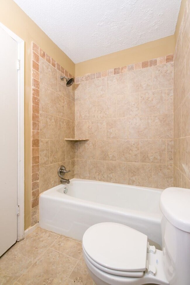 Building Photo - Massive Renovated 5BR/3BA Home with Baseme...