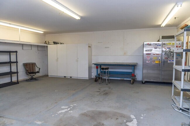 Building Photo - 28702 Canal Ave