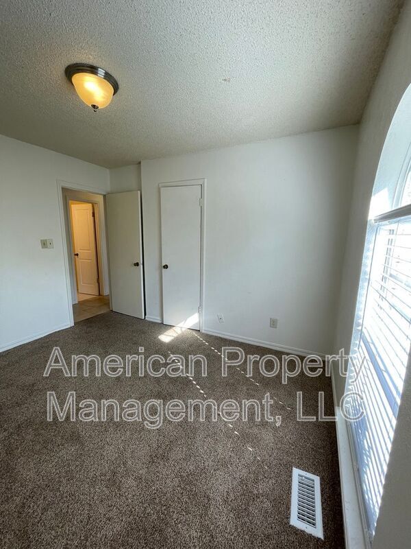 Building Photo - 11841 E 36th St