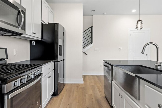 Building Photo - 1160 Lott Ave
