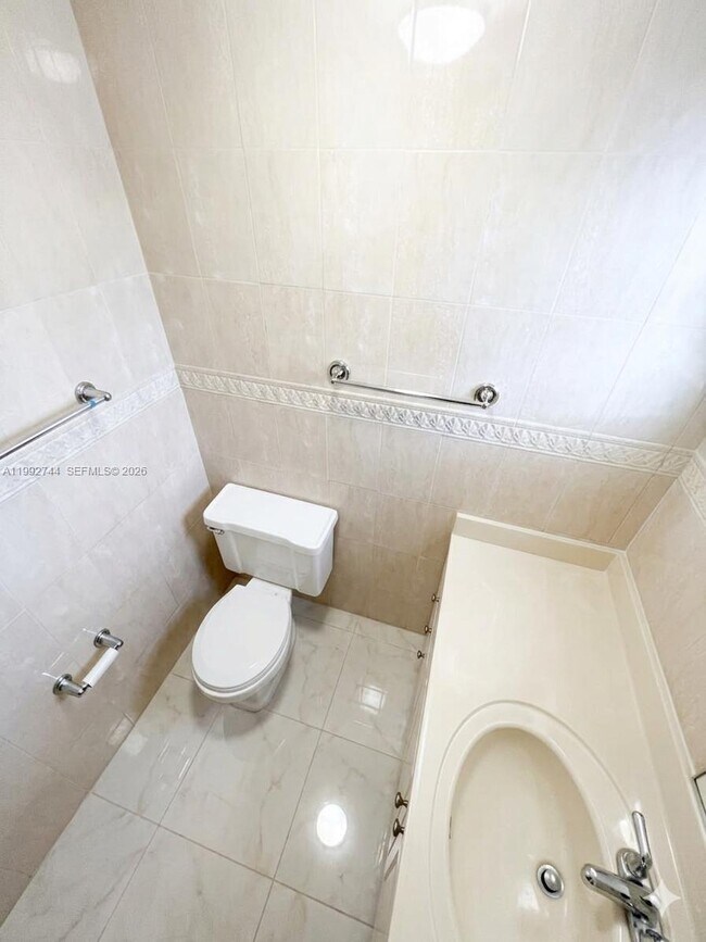 Building Photo - 19051 NE 2nd Ave