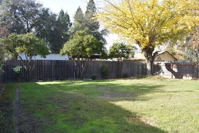 Building Photo - 3794 Circle Dr