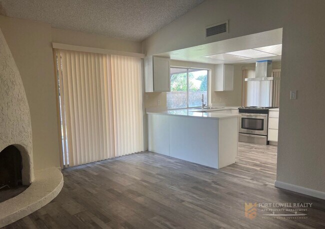 Building Photo - Coming Soon! 3 Bed/2 Bath home in Glendale! Located in an HOA! (Available on 05/15/26)